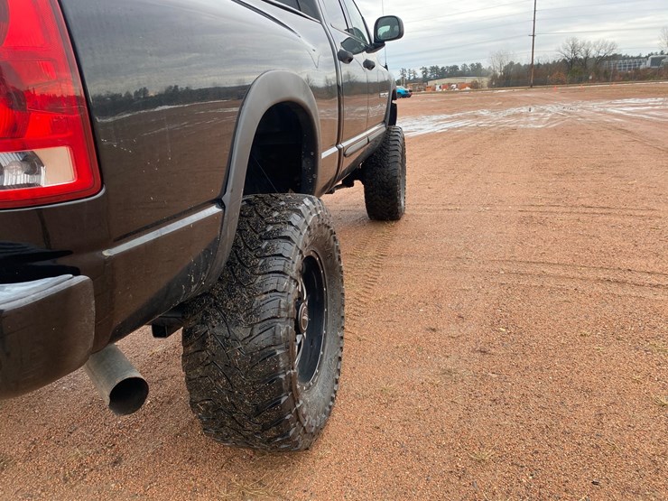 2005-dodge-2500-image-23