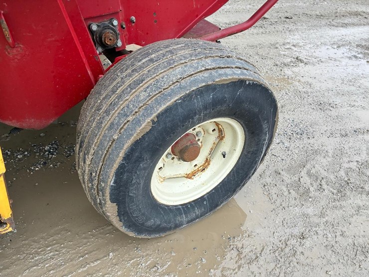 new-holland-br7060-image-14