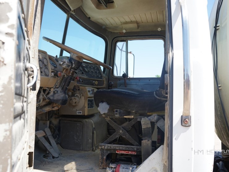 1985-mack-dm686s-image-9