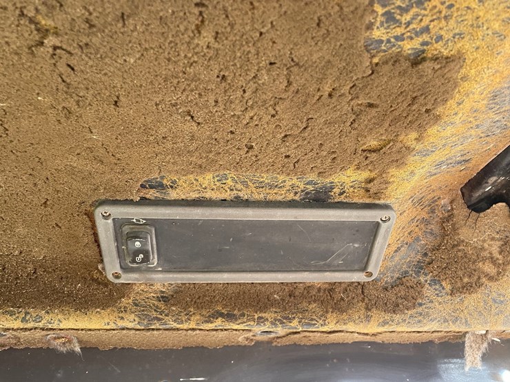 2007-new-holland-c185-image-36