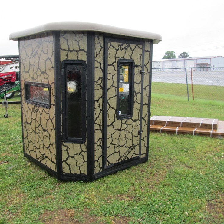 #5255 • Unused Muddy Bull Hunting Blind w/10' Tower