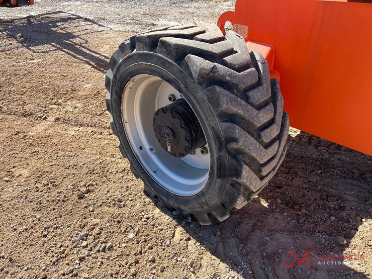 2017-jlg-800aj-image-11