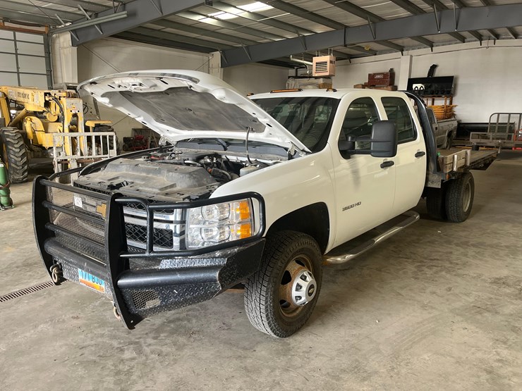 2013-chevrolet-3500-image-1