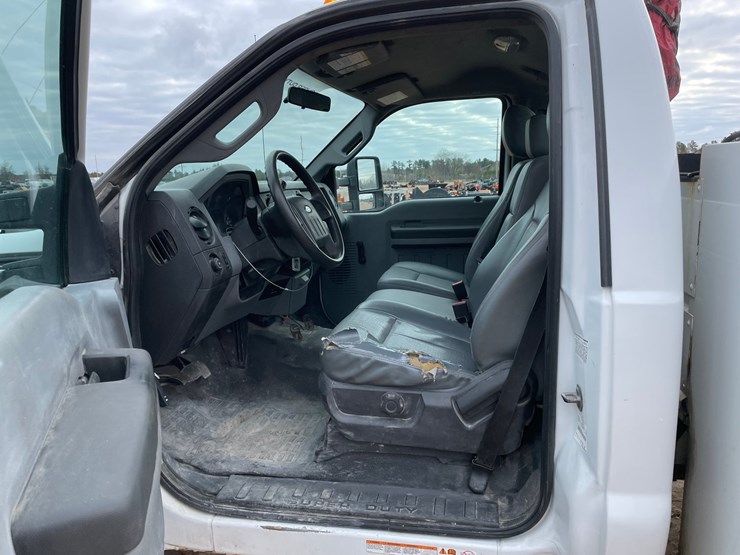 2012-ford-f550-image-34