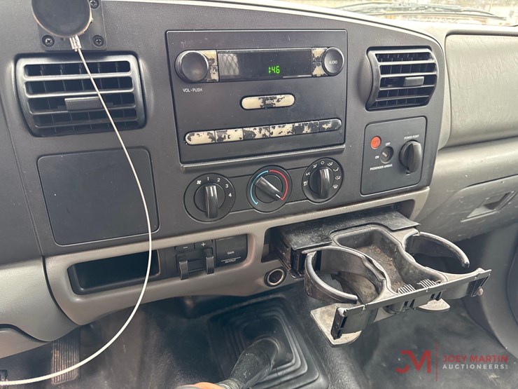 2005-ford-f550-xl-image-16