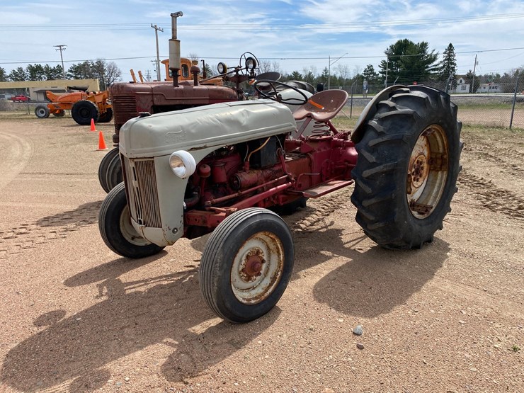 ford-tractor-image-1