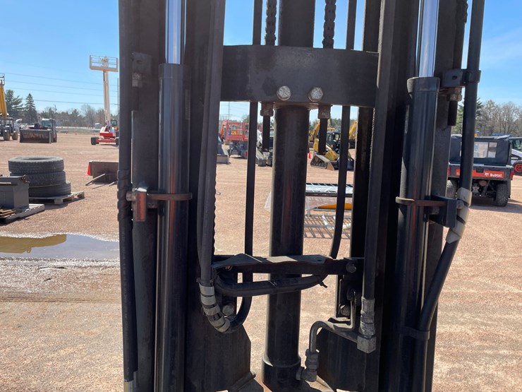 #1136-•-unicarriers-lp-forklift-image-17