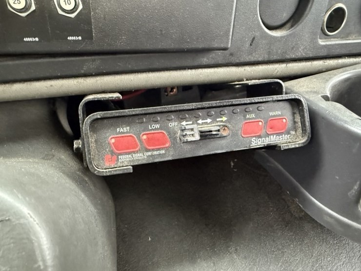 2013-international-7600-image-39