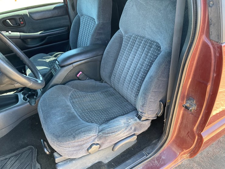 1998-chevrolet-s10-image-32