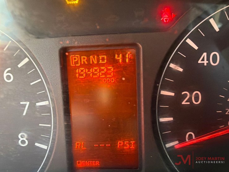 2013-nissan-nv3500hd-image-27