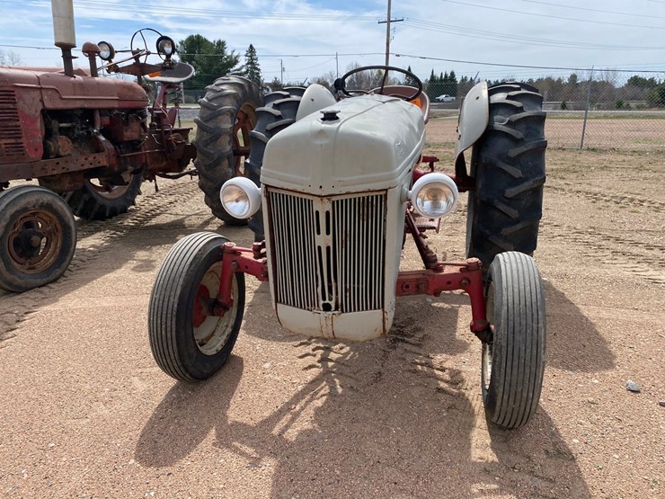 ford-tractor-image-2