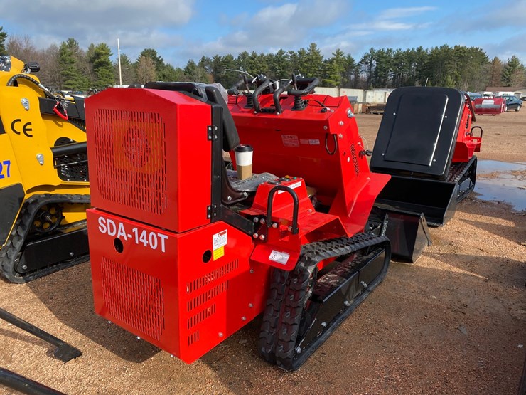 #1157-•-agt-sda-140t-tracked-ride-on-mini-skid-steer-image-3