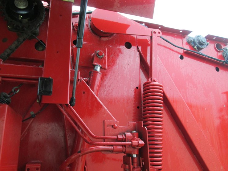 new-holland-br7060-image-15