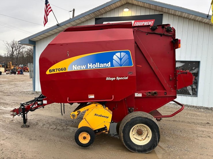 new-holland-br7060-image-3