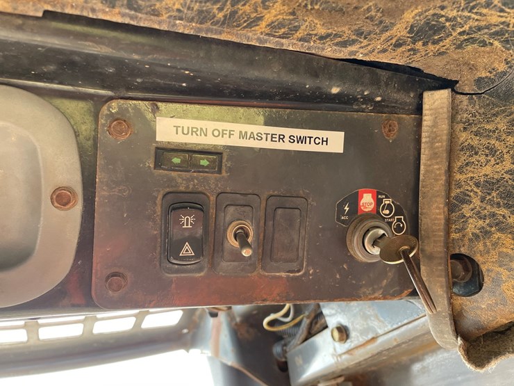 2007-new-holland-c185-image-35