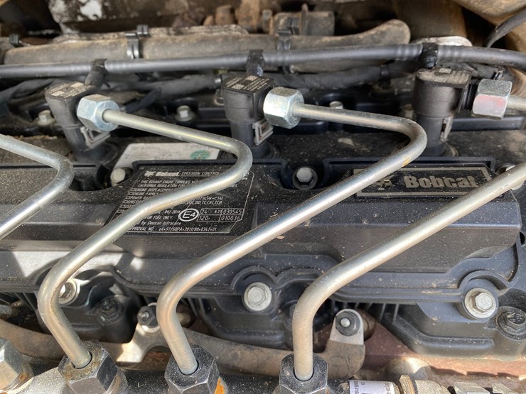 2014-bobcat-s590-image-41