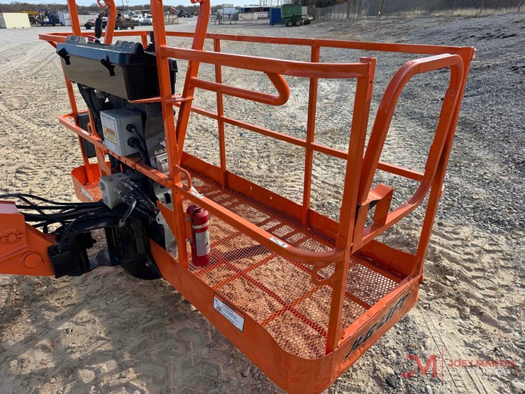 2013-jlg-800s-image-12