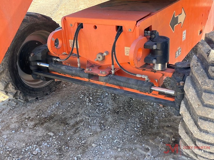 2017-jlg-800aj-image-12