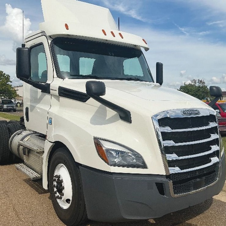 2019 FREIGHTLINER CASCADIA 126