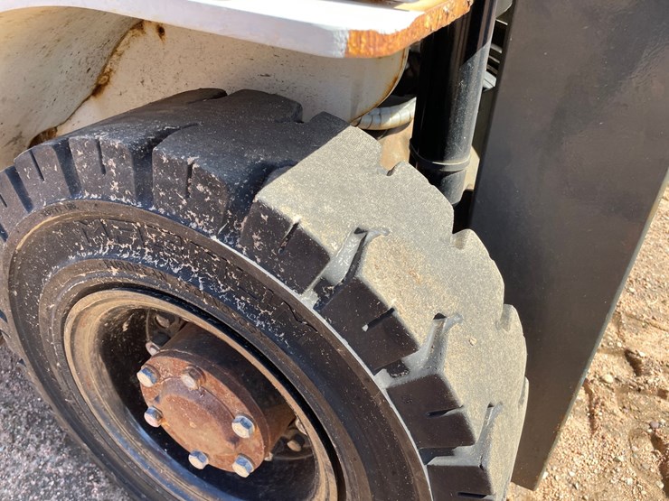 #1133-•-unicarriers-lp-forklift-image-37