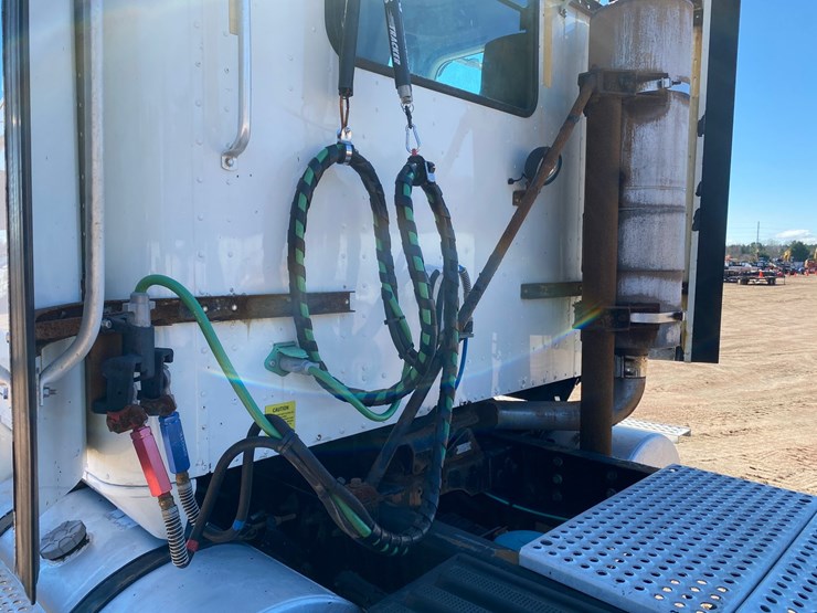 2007-caterpillar-c13-image-19