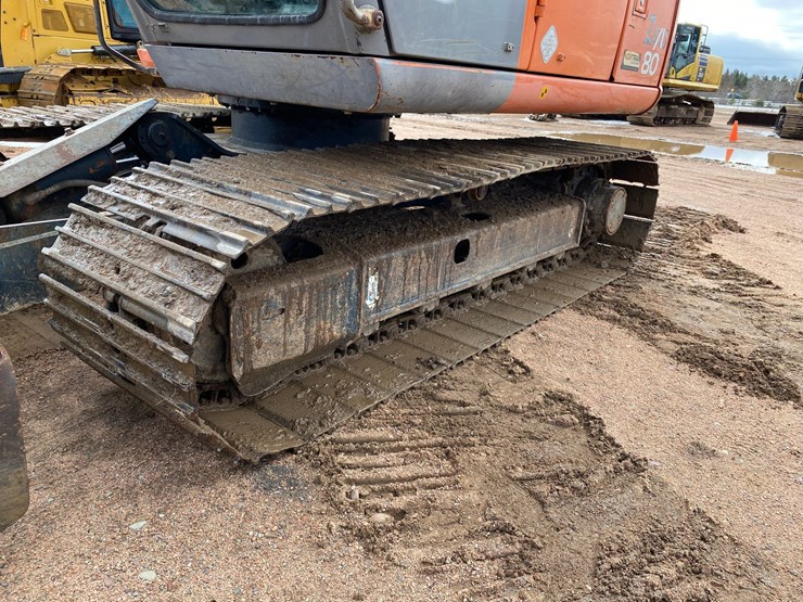 2005-hitachi-zx80-image-24