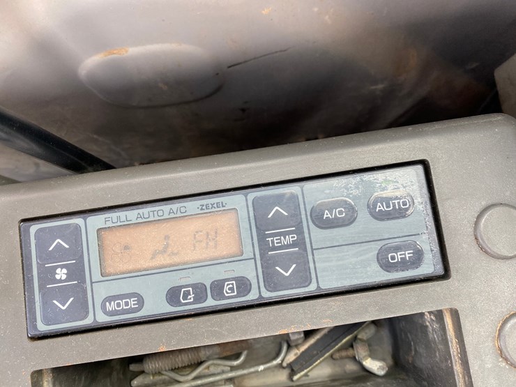 2005-hitachi-zx80-image-52