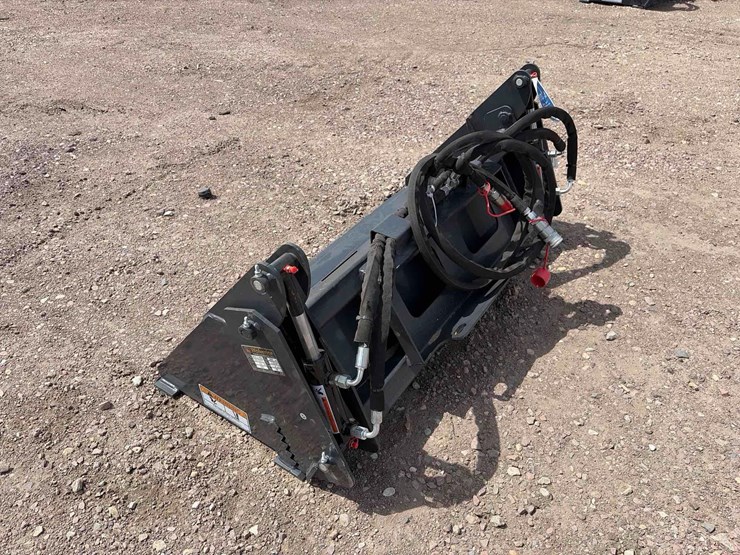 unused-2026-wolverine-mcb-11-48w-mini-skid-steer-combination-bucket-attachment-image-5