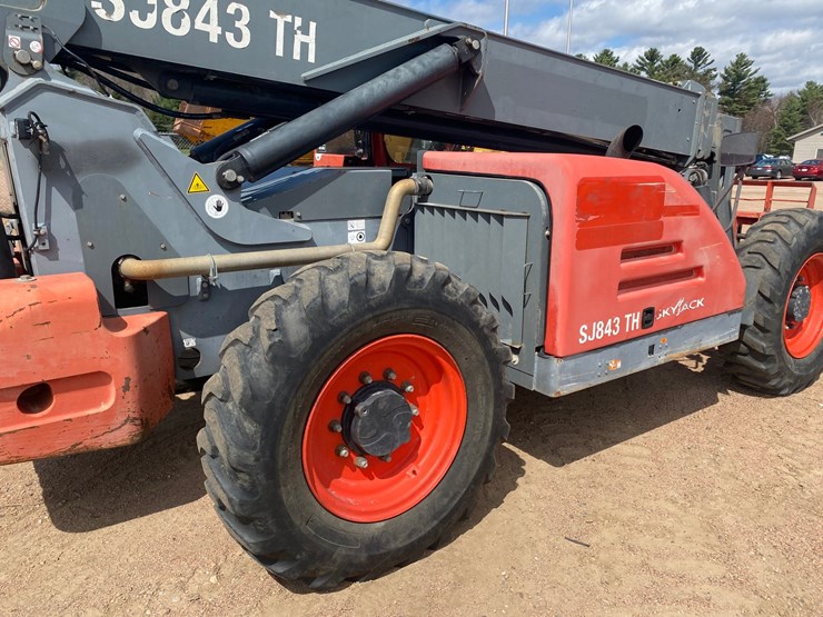 #1306-•-2018-skyjack-8,000lb-telehandler-image-34