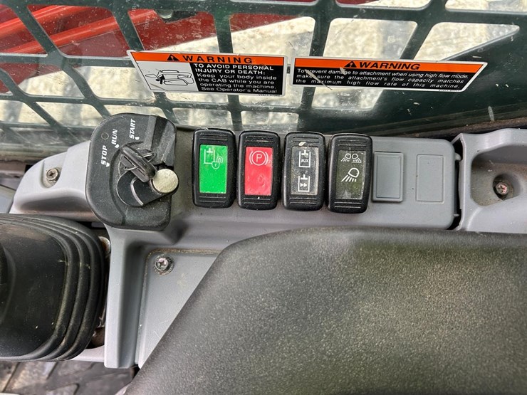 2021-kubota-svl75-2-skid-steer-loader-image-23