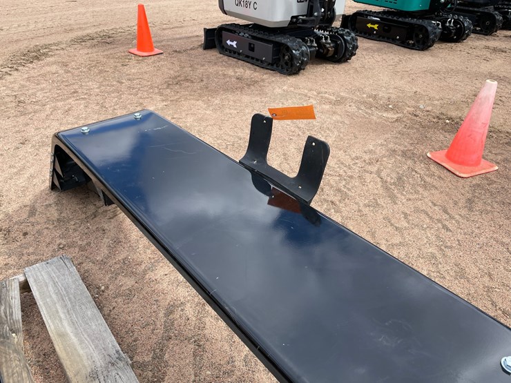 freightliner-108sd-image-4