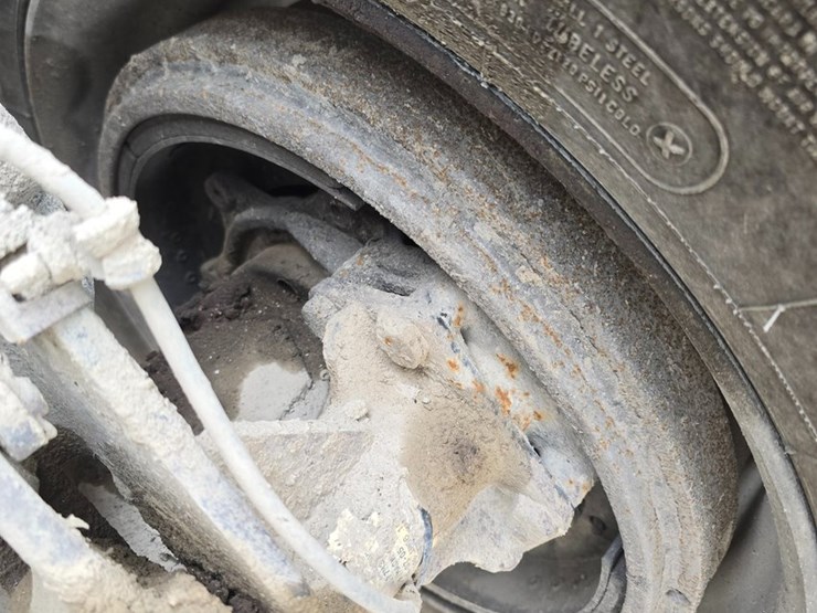 #22589-•-2006-mack-cv713-granite-roll-off-truck-image-22