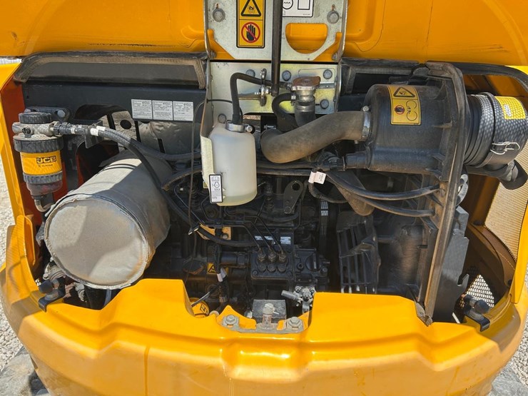 2021-jcb-35z-1-image-15