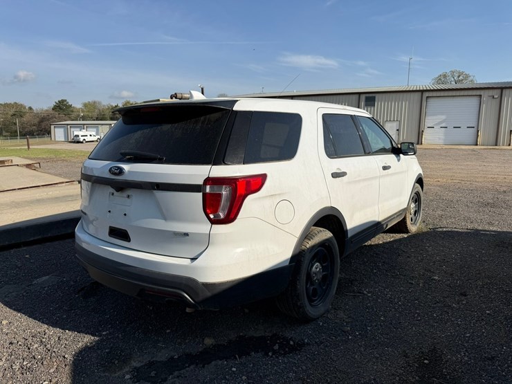 2017-ford-explorer-image-3