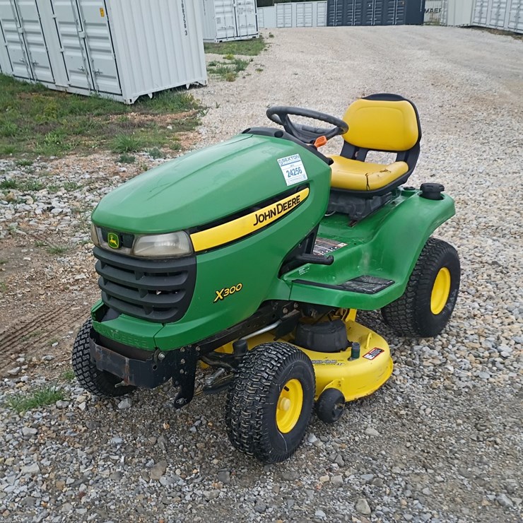 2011 JOHN DEERE X300