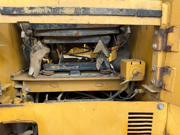 caterpillar-d4c-image-28