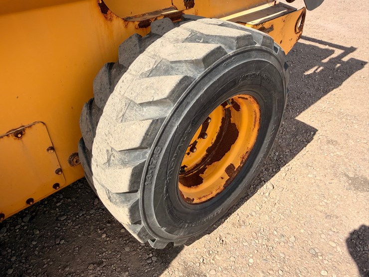 2014-deere-328e-image-24