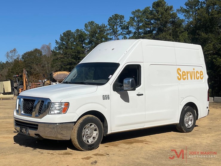 2013-nissan-nv3500hd-image-4