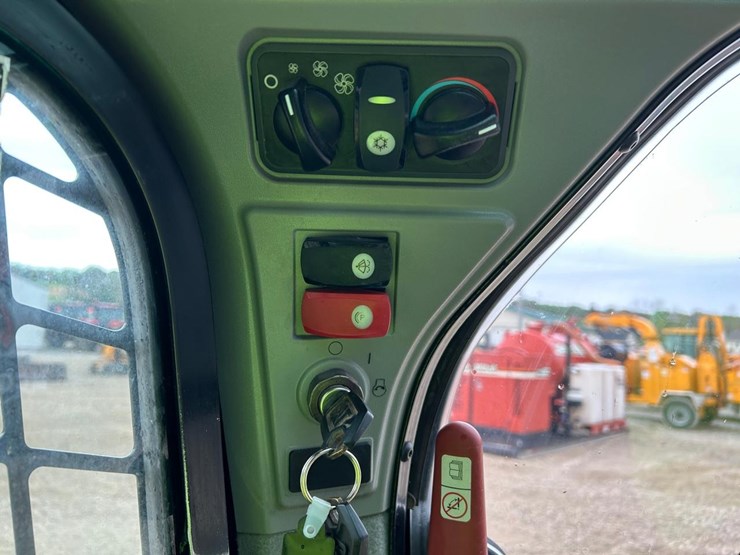 2019-caterpillar-232d-image-23