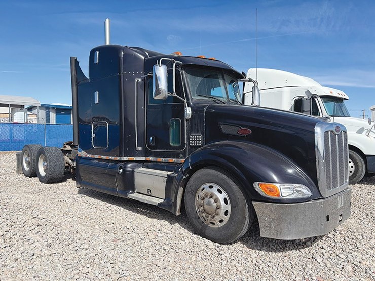 2013-peterbilt-386-image-1