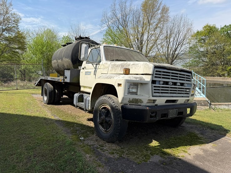 1982-ford-f700-image-2