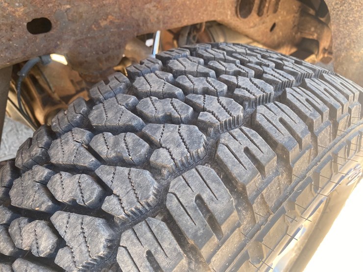 2012-chevrolet-silverado-1500-image-23