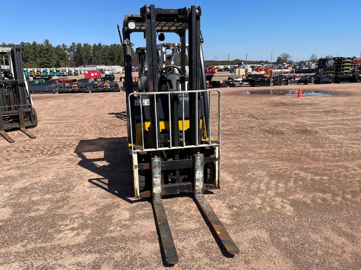 #1137-•-yale-4,000lb-lp-forklift-image-8