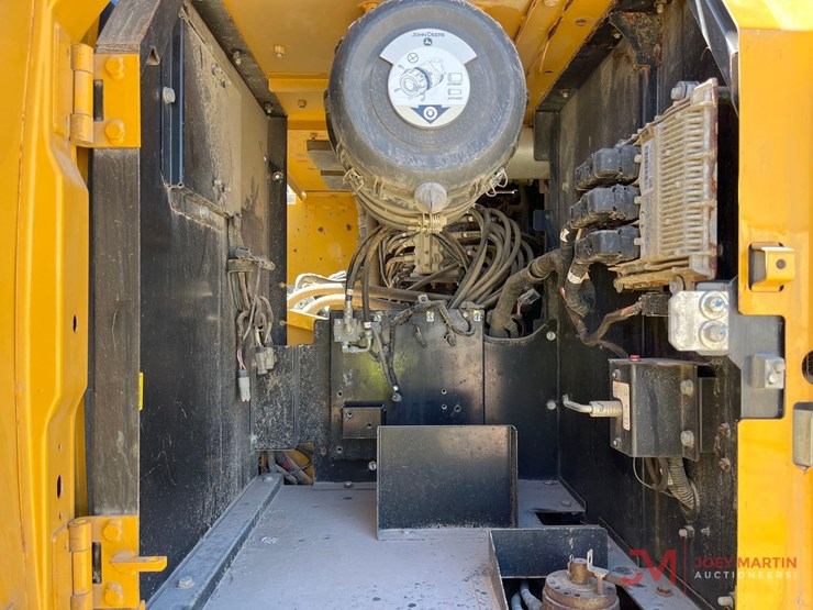 2019-john-deere-6-image-8