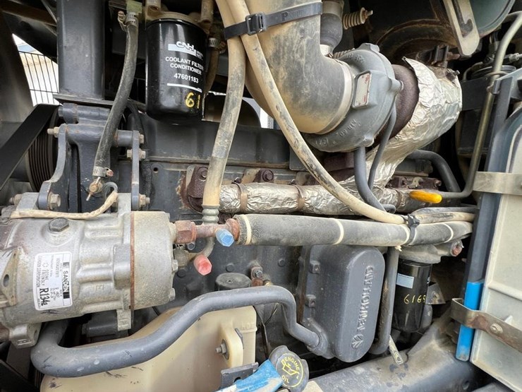 new-holland-8770-image-53