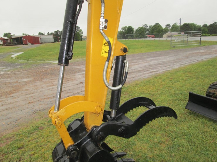 caterpillar-305.5-image-35