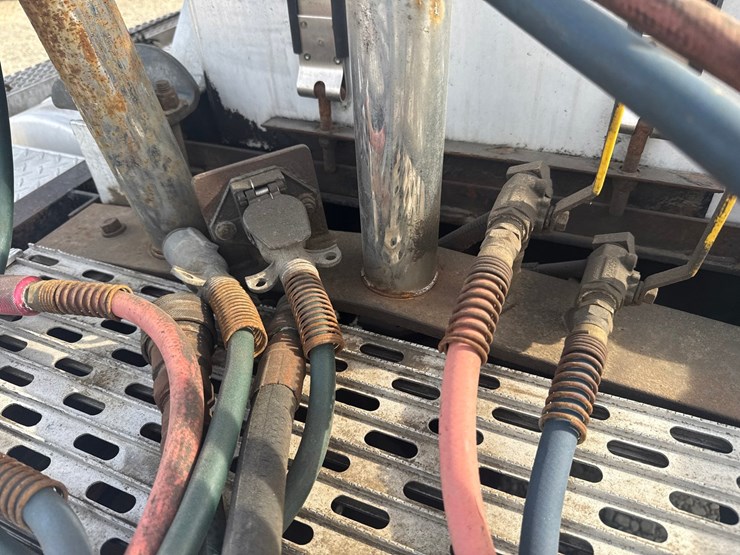 2007-mack-cl733-image-42