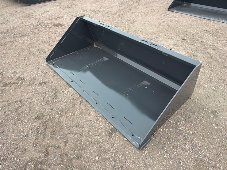 unused-2025-wolverine-tdb-11-72w-skid-steer-track-duty-bucket-attachment-image-1