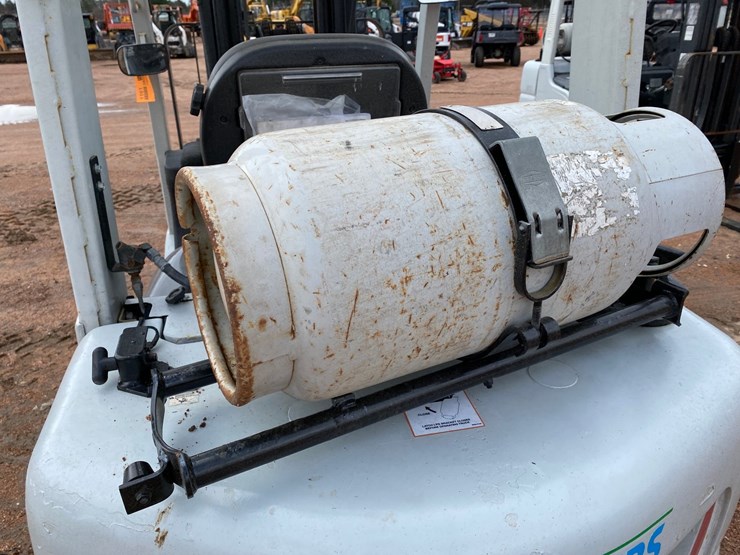 #1161-•-unicarriers-3,450-lbs-lp-forklift-image-23