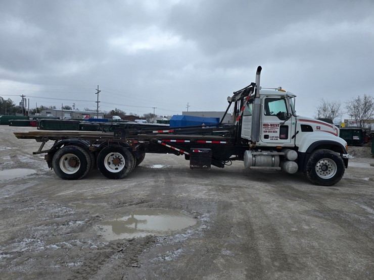 #22589-•-2006-mack-cv713-granite-roll-off-truck-image-13